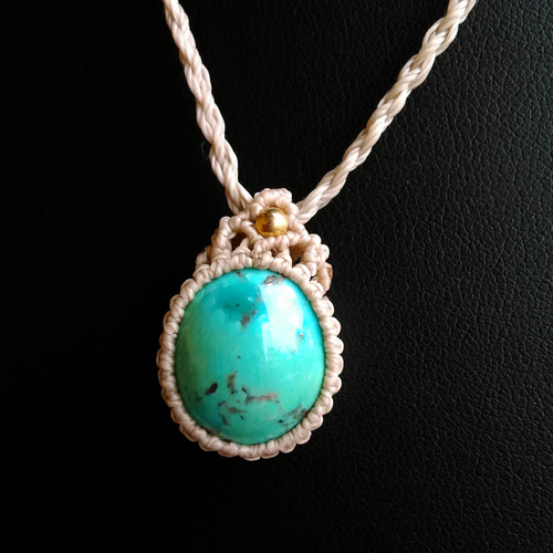 希少イラン産】ターコイズの天然石マクラメペンダント[PEN-438