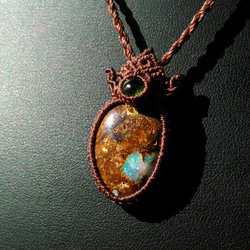 ボルダーオパールとペリドットのマクラメペンダント[PEN-548