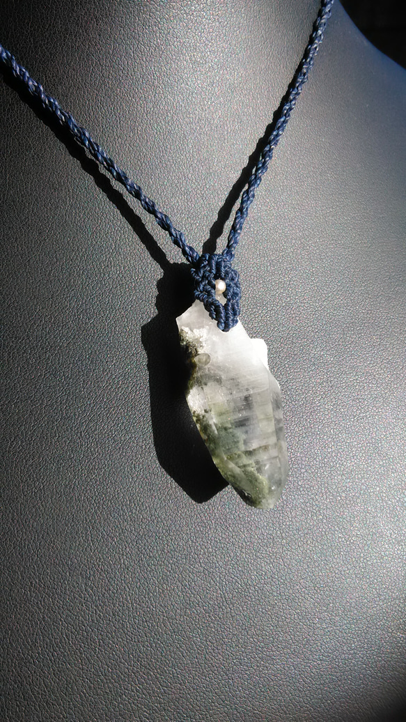 ヒマラヤ水晶 ガネッシュヒマール ＊ マクラメペンダント ネックレス 58 ガネッシュヒマール産】ヒマラヤ水晶の天然石マクラメペンダント[PEN