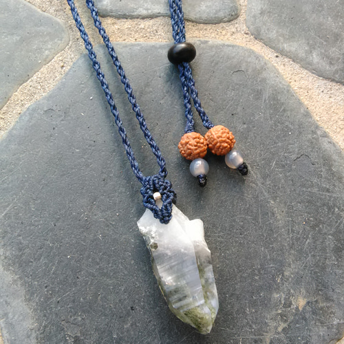 ヒマラヤ水晶 ガネッシュヒマール ＊ マクラメペンダント ネックレス 58 ガネッシュヒマール産】ヒマラヤ水晶の天然石マクラメペンダント[PEN