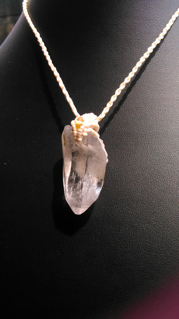 ヒマラヤ水晶 ＊ マクラメネックレス ペンダント ヒマラヤ水晶ペンダント・クローライト入り水晶ポイント