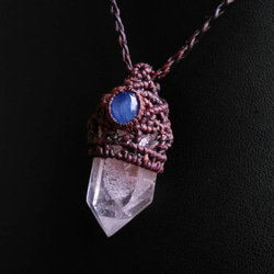 【パールバーティ産】水晶とサファイアの天然石マクラメペンダント[PEN-639] 6枚目の画像