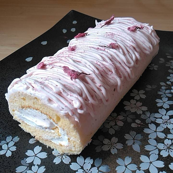 桜クリームのロールケーキ20cm 2枚目の画像