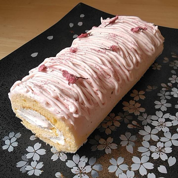 桜クリームのロールケーキ20cm 3枚目の画像