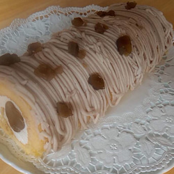 丸ごと和栗のモンブランロールケーキ (20㎝） 4枚目の画像