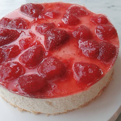 【6月期間限定】手作りいちごジャムのレアチーズケーキ　15センチ 1枚目の画像