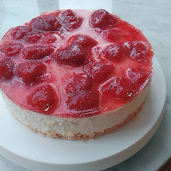 【6月期間限定】手作りいちごジャムのレアチーズケーキ　15センチ 2枚目の画像