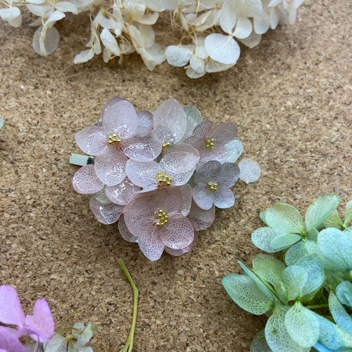 【N.598】ハンドメイドヘアゴム/ポニーフック マトリカリア　紫陽花　蝶 紫陽花のポニーフック □ ニュアンスカラー □ グリーン