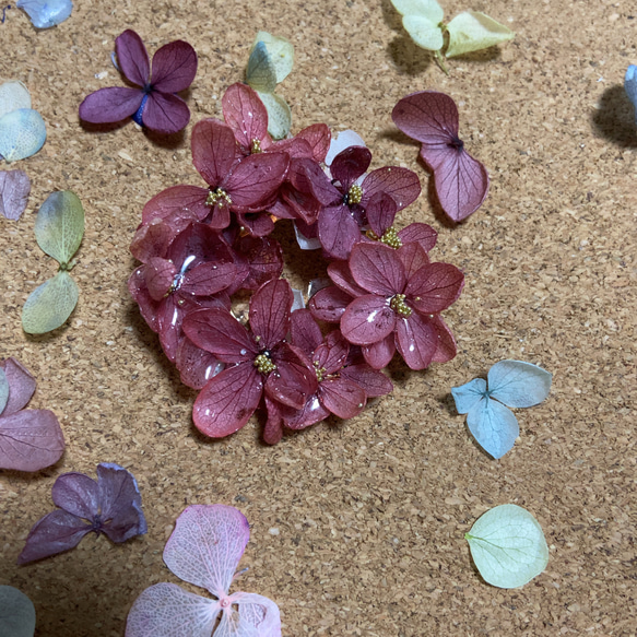 紫陽花のリース型ブローチ  ギフトにも 2枚目の画像
