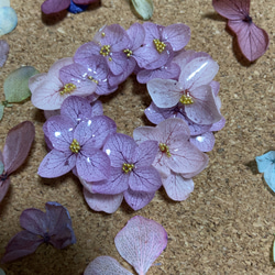 紫陽花のリース型ブローチ  ギフトにも 3枚目の画像