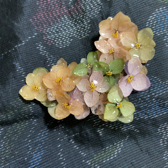 アナベル紫陽花の、こっくりとした色合いの、秋冬ブローチ 5枚目の画像