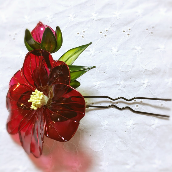 大輪の花 赤椿の簪 ガラスの様にキラキラと 3枚目の画像