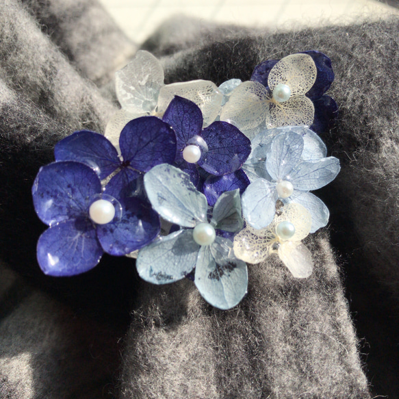 優しいスカーフどめ、アナベル紫陽花の空色カラー 4枚目の画像