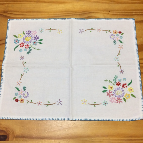 ランチョンマット〜お花のフランス刺繍〜① ランチョンマット
