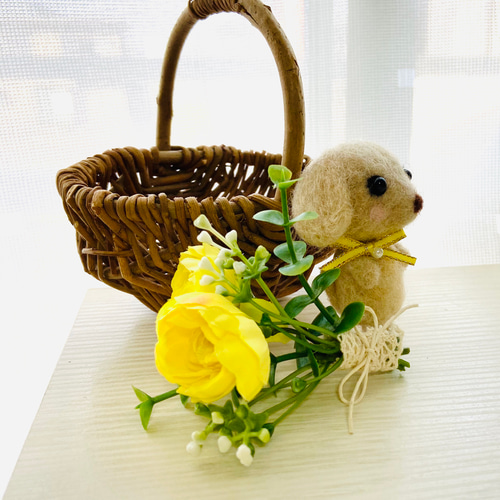 羊毛フェルト かごの中のわんちゃんとお花（ぬいぐるみ） 羊毛フェルト