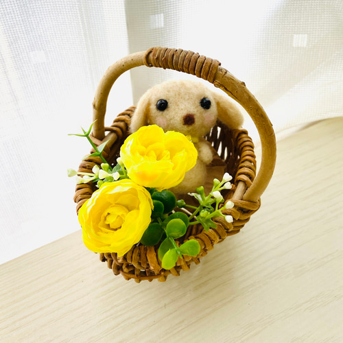 羊毛フェルト かごの中のわんちゃんとお花（ぬいぐるみ） 羊毛フェルト