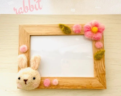 うさぎ　羊毛フェルト額縁入り もふもふアニマルの額飾り・うさぎ（シルバー）【羊毛フェルト