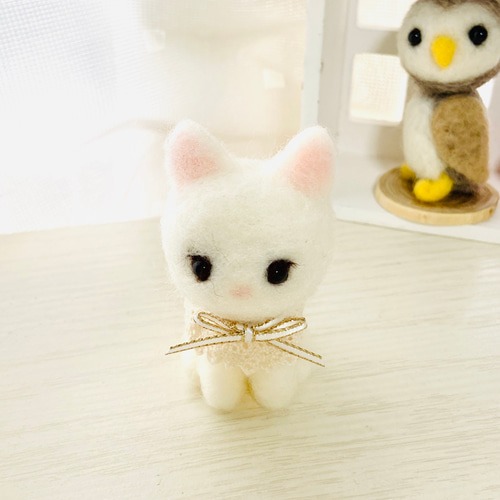 羊毛フェルト　白猫 The process of making a felted cat / 羊毛白猫を作る - YouTube