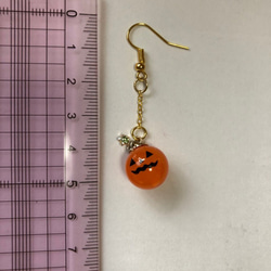 （世界に一つだけの）ハロウィンおばけピアス－オレンジ－ 3枚目の画像