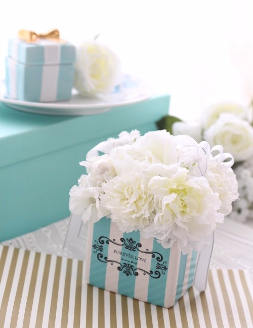 ティファニーブルーのリボンアーティフィシャルフラワーアレンジ