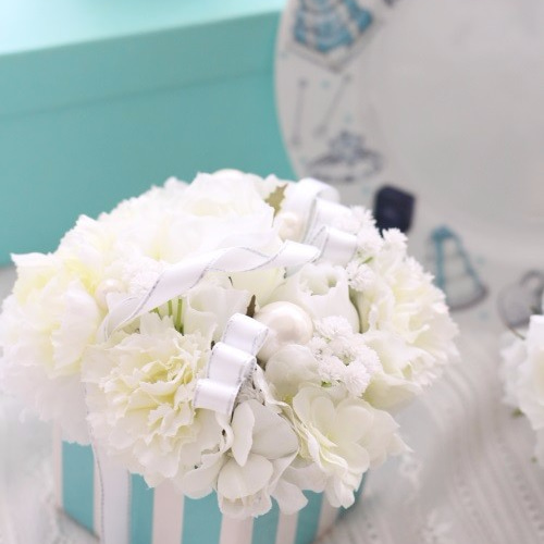 ティファニーブルーのフラワーアレンジ アートフラワー Amour Mignon