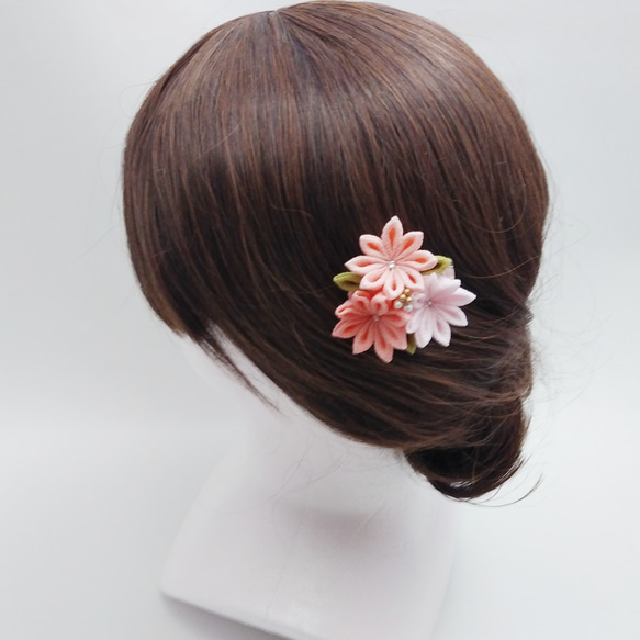 つまみ細工　３つの花のヘアクリップピンク色　卒業式袴 2枚目の画像