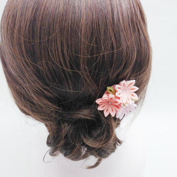 つまみ細工　３つの花のヘアクリップピンク色　卒業式袴 3枚目の画像