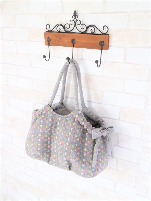 パステルドットの大きなリボンバッグ/ライトグレー