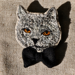 刺繍ブローチ　猫（グレー） 2枚目の画像