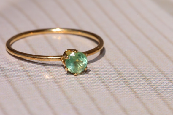 綠色藍晶石璀璨戒指 第1張的照片