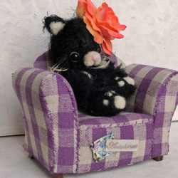 ぬいぐるみ　椅子と黒猫 4枚目の画像