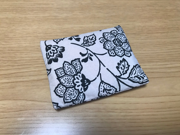 モノトーン 花柄 ポケットティッシュケース 2枚目の画像