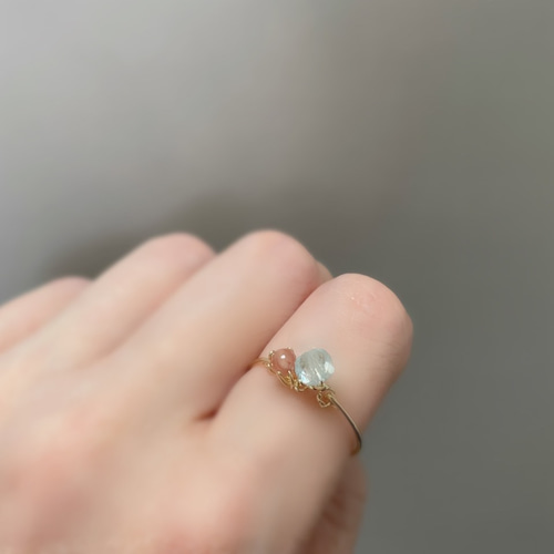 ピンクの天然石のワイヤーリング 14kgf］Sweet antique - インカローズとアクアマリンの立爪ふう