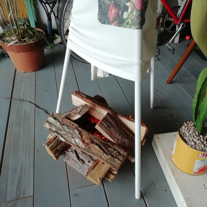 天然薪を使った焚火ライト