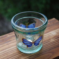 青い蝶のミニ花瓶 2枚目の画像