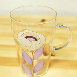 白い花の耐熱ガラスマグ（紫） 2枚目の画像
