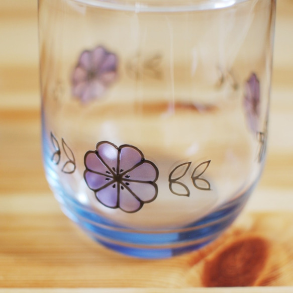 紫色の花のグラス 2枚目の画像