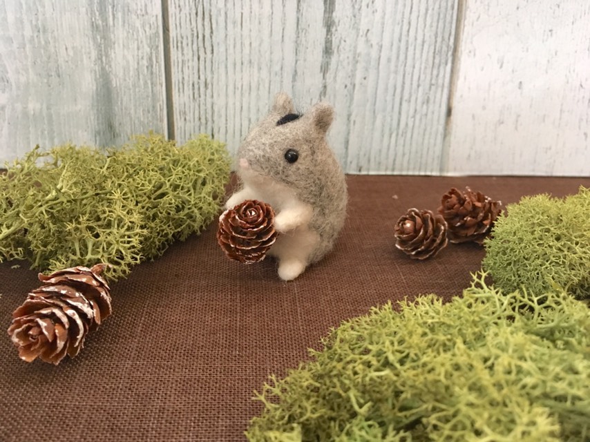 【受注生産・インテリアとしてもオススメ】羊毛フェルトのハムスターのぬいぐるみ