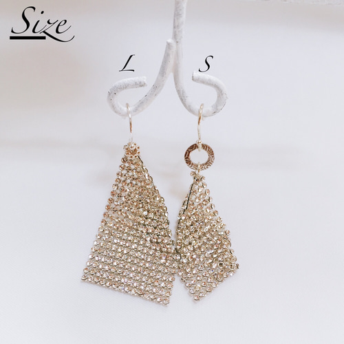 Swarovski クリスタルピアス フック式　未使用 SWAROVSKI スワロフスキー 5408436（10） Attract クリスタル