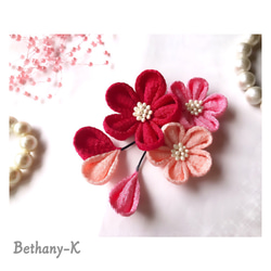 ◆小花が可愛い和モダン髪飾り(下がり付き)◆梅×ローズピンク×桜色のつまみ細工　BETHANY- K_ベサニK製作所 4枚目の画像