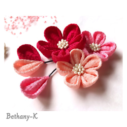 ◆小花が可愛い和モダン髪飾り(下がり付き)◆梅×ローズピンク×桜色のつまみ細工　BETHANY- K_ベサニK製作所 5枚目の画像