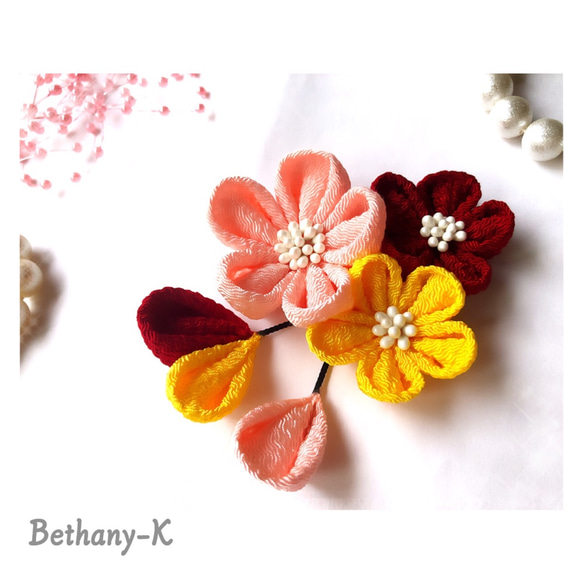 ◆小花が可愛い和モダン髪飾り(下がり付き)◆桜×えんじ×山吹色のつまみ細工　BETHANY- K_ベサニK製作所 4枚目の画像