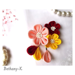 ◆小花が可愛い和モダン髪飾り(下がり付き)◆桜×えんじ×山吹色のつまみ細工　BETHANY- K_ベサニK製作所 5枚目の画像