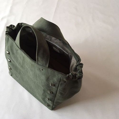 ギャザートート：Studs（カーキ）