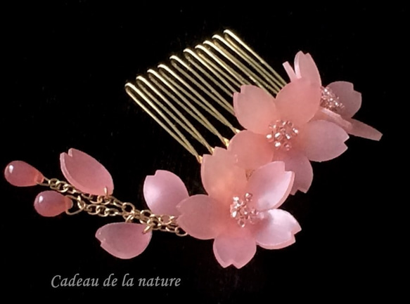 コーラルピンクの桜のヘアコーム 1枚目の画像