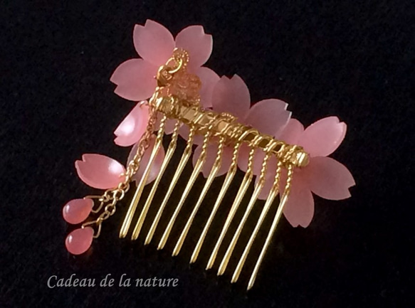 コーラルピンクの桜のヘアコーム 5枚目の画像