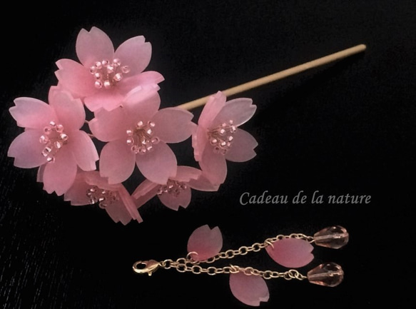 コーラルピンクの桜の簪 4枚目の画像