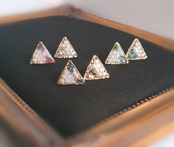 【再販売】小さな三角▲アシンメトリーピアス 4枚目の画像