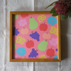 「花と果実と蝶模様（ピンク）」20cm角ポスター 1枚目の画像