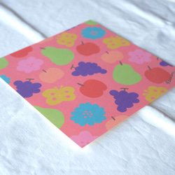 「花と果実と蝶模様（ピンク）」20cm角ポスター 3枚目の画像